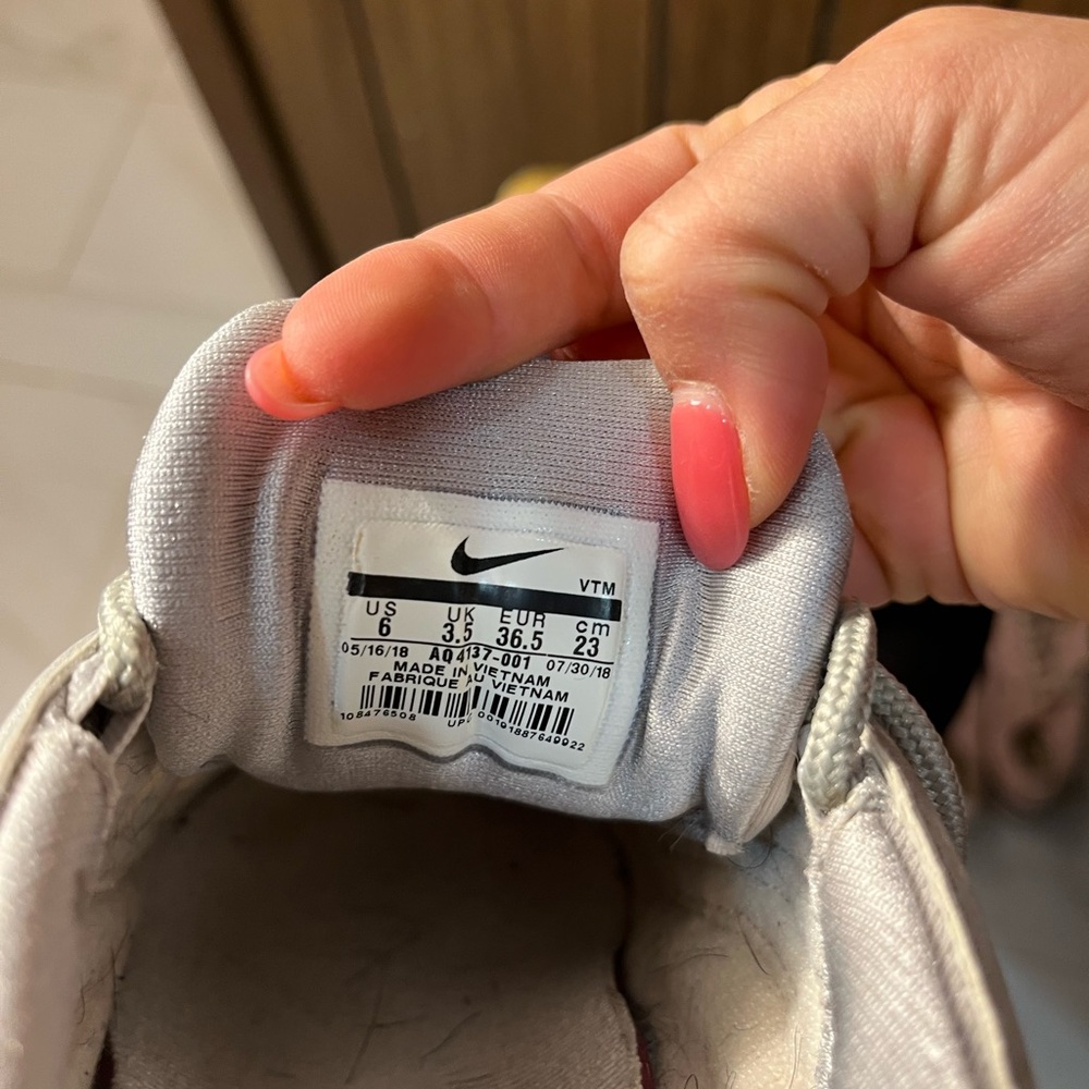 Nike Women's Athletic Shoes - White